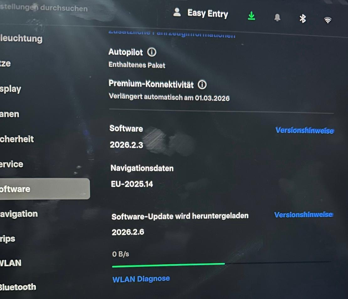 Czy warto aktualizować oprogramowanie Tesli od razu po nowej wersji?